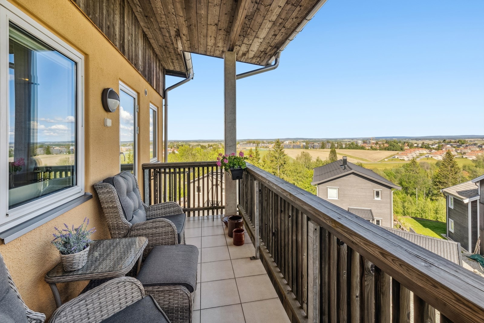 Balkong med utgang fra kjøkken Galleribilde