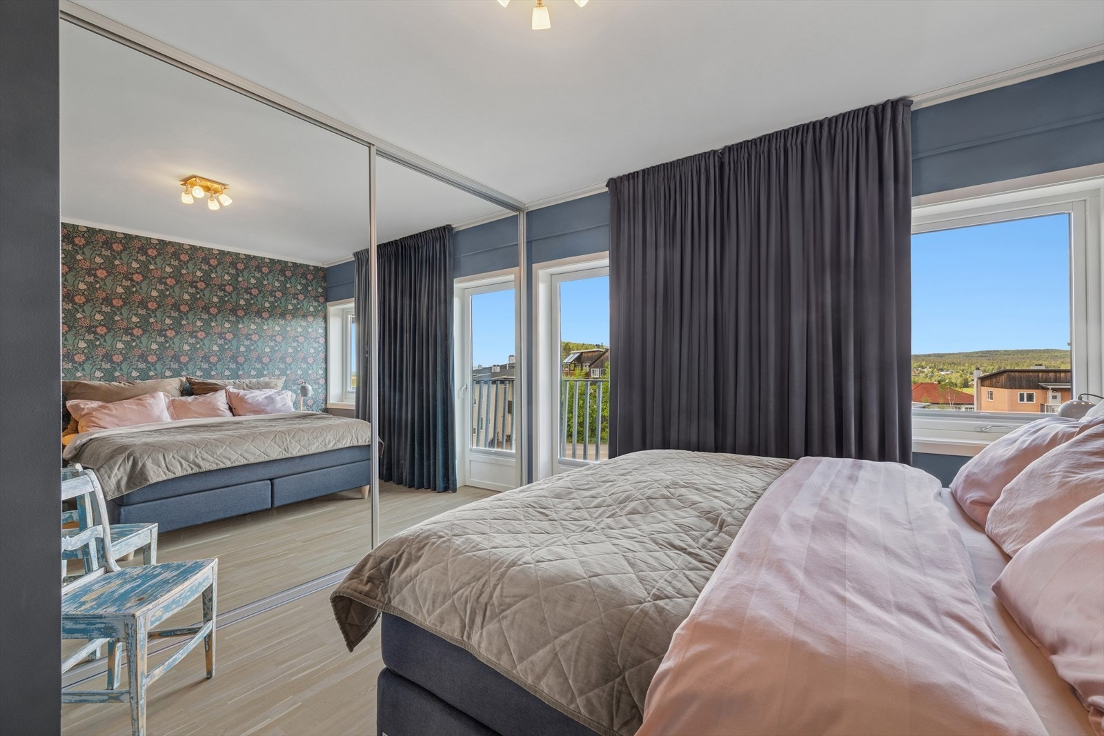 Det er to gode og store soverom i leiligheten Galleribilde