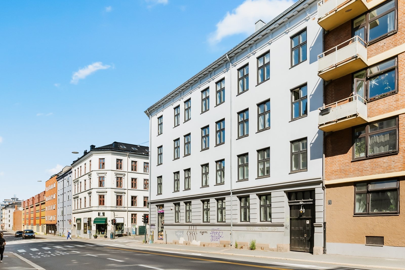 - Leiligheten ligger meget sentralt til med kort avstand til b.la. kollektivtransport, dagligvare og kafeer - Galleribilde