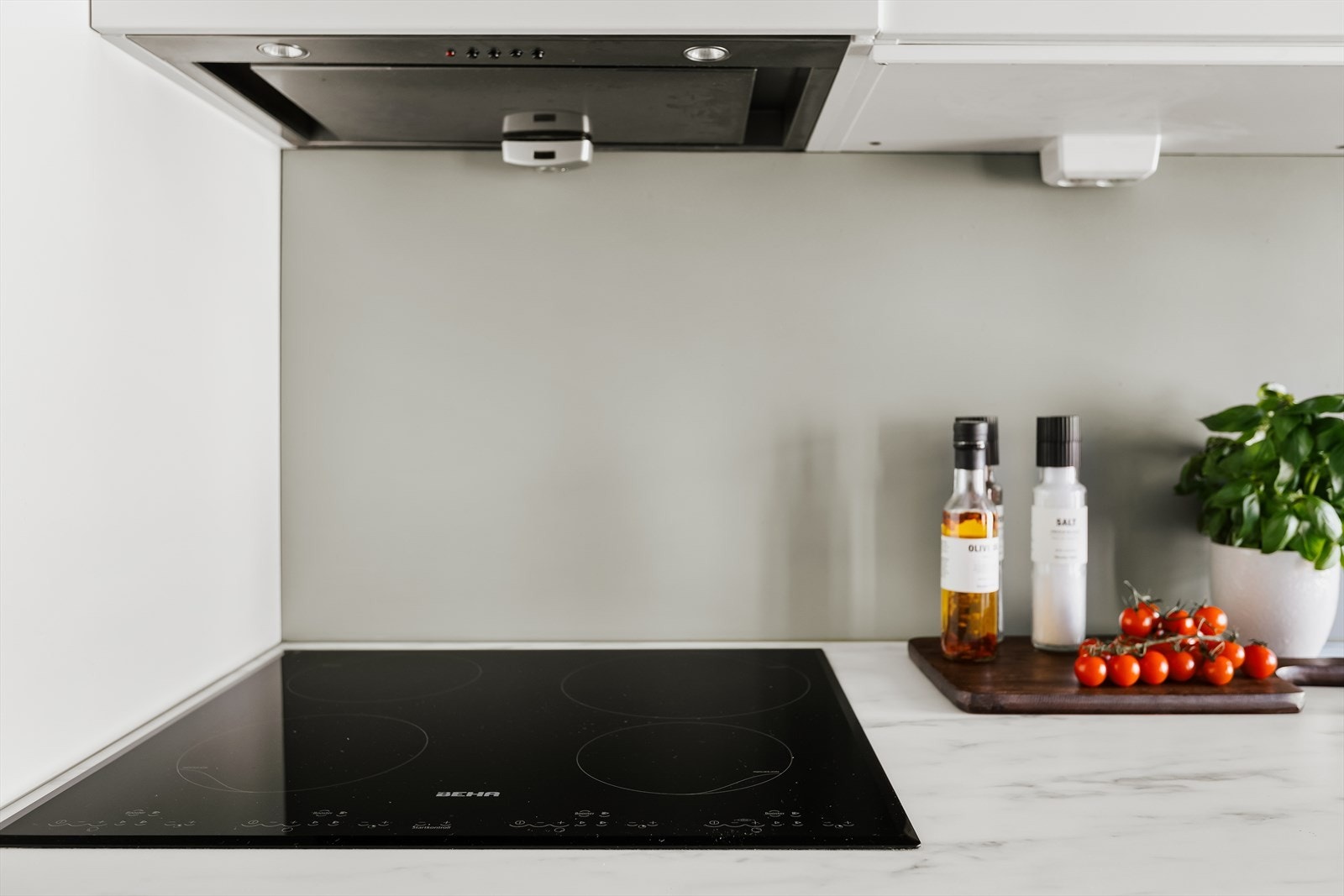 - Det medfølger også en liten oppvaskmaskin som befinner seg under vasken - Galleribilde