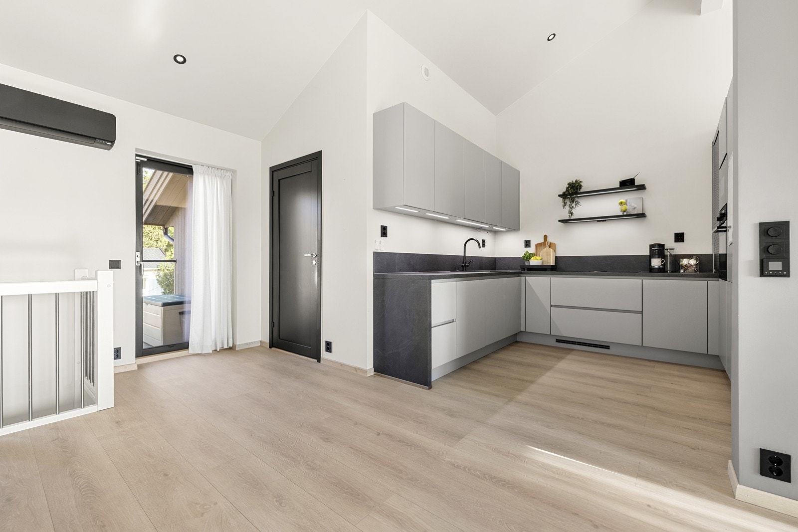 Etasjen byr på to gode balkonger slik at du får både morgen- og kveldssol. Galleribilde