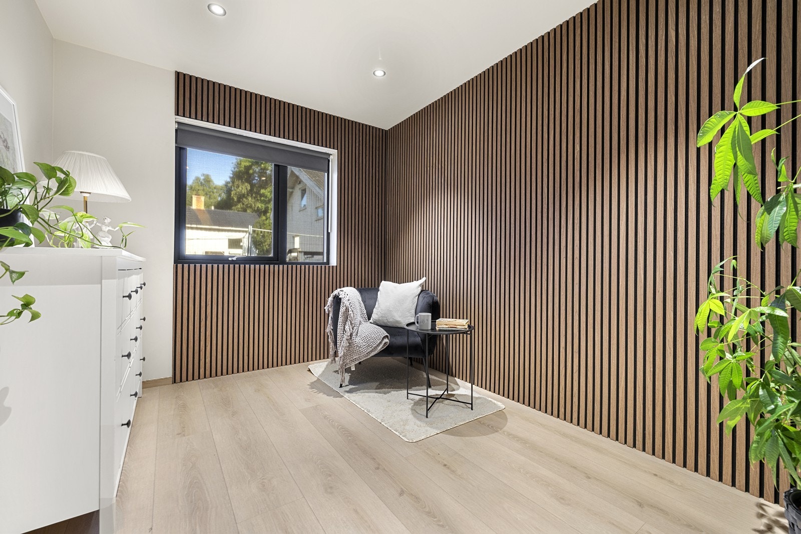 Soverom 2 er av god størrelse med spilevegger fra 2025. Soverommet passer godt til kontor eller barnerom. Galleribilde