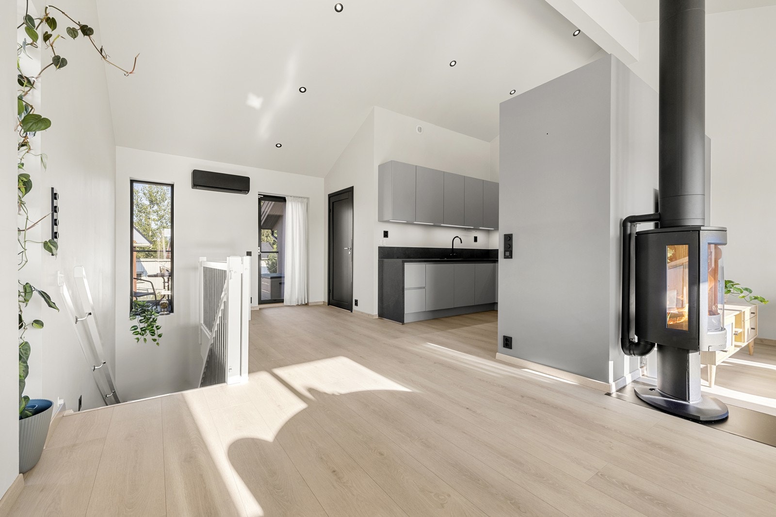 Det er installert varmepumpe i 2. etasjen. Galleribilde