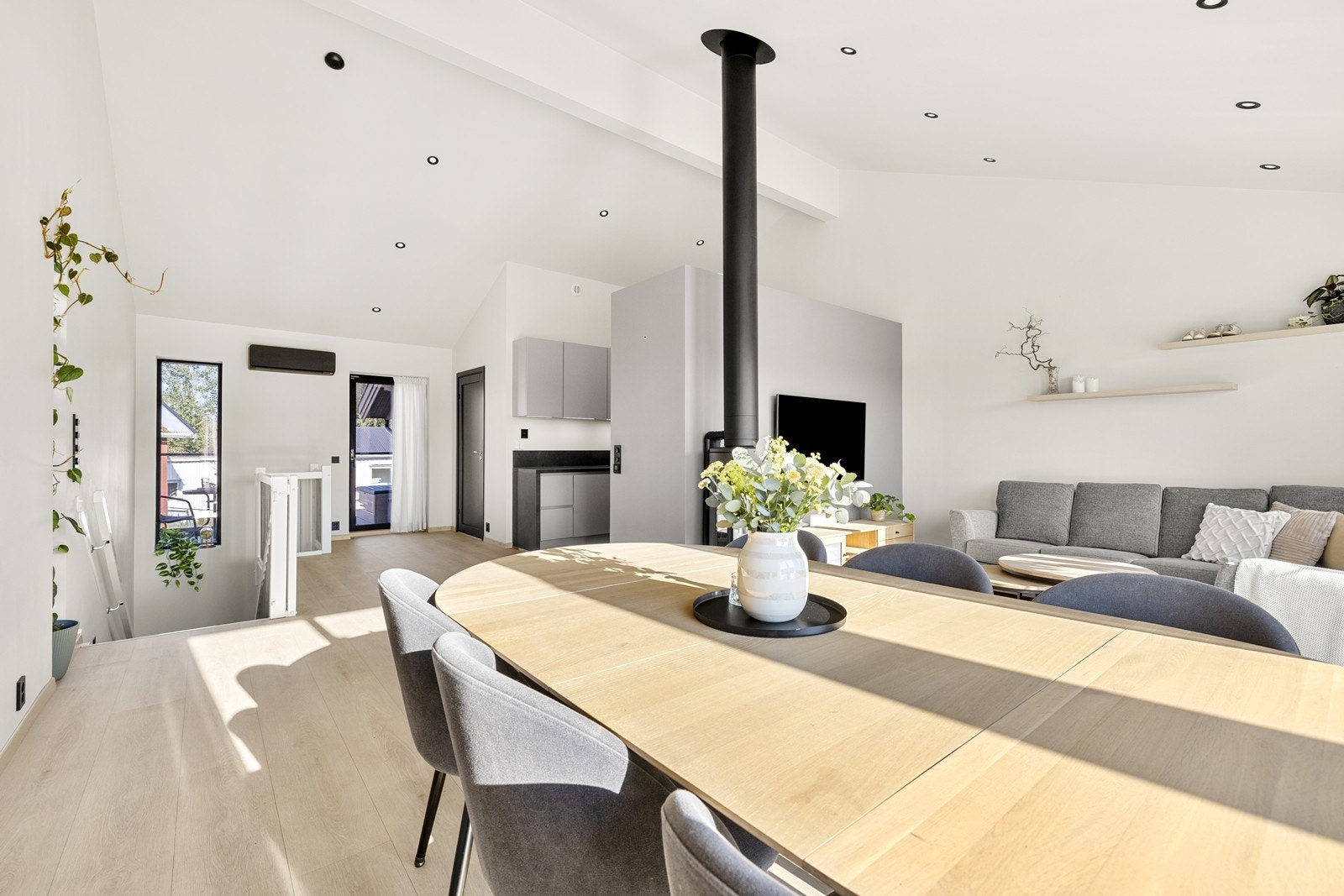 I 2025 ble det lagt nye parkettgulv gjennom hele 2. etasje. Galleribilde