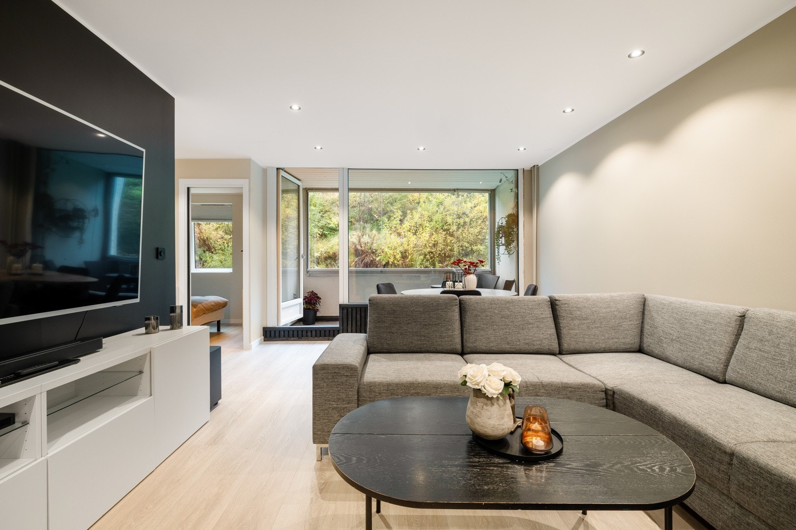 Velkommen til Veste Vadmyra 26 - En totaloppusset leilighet med gjennomgående gode kvaliteter. Er du på jakt etter et drømmekjøp som står innflyttingsklart? Da er dette den rette leiligheten for deg! Galleribilde