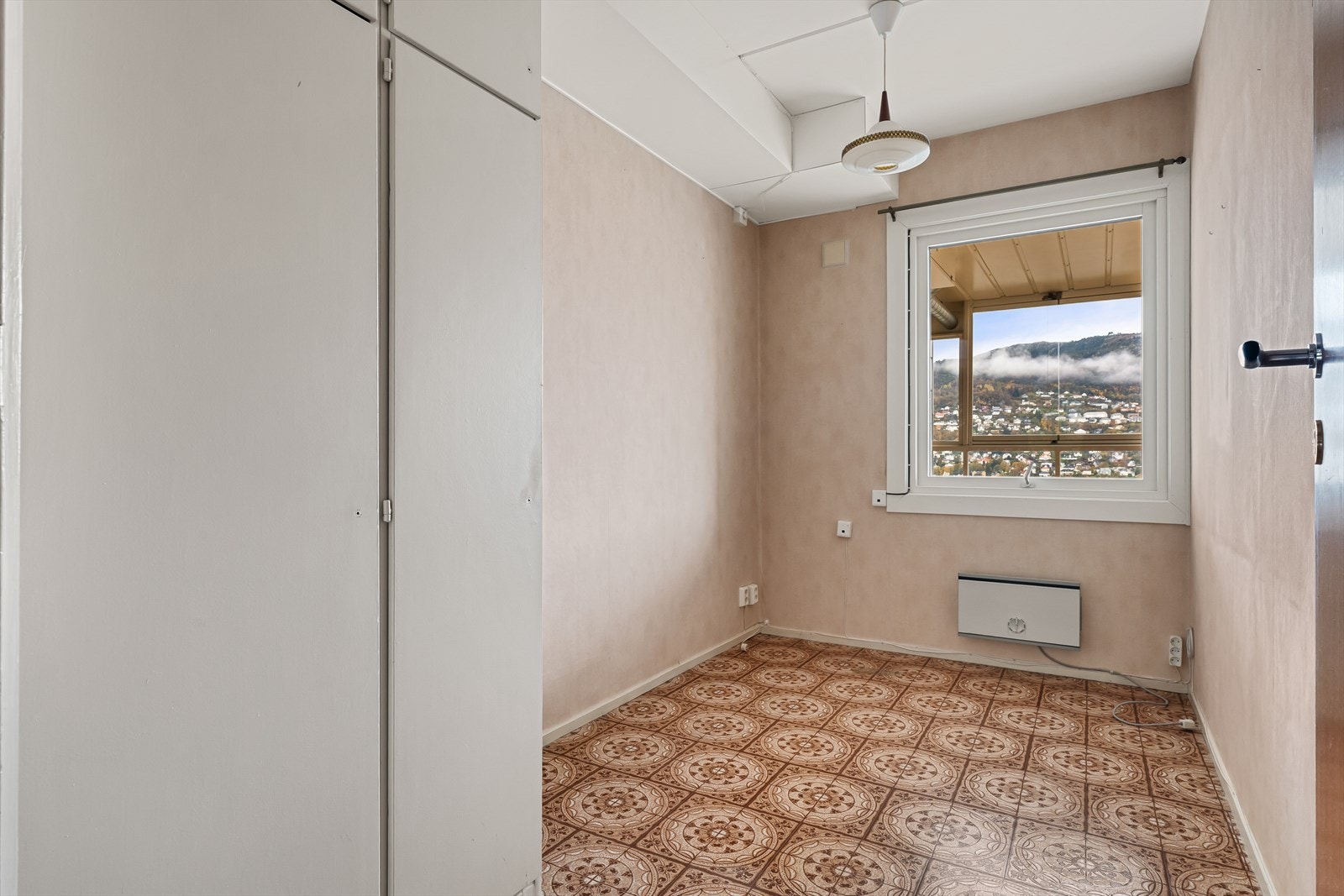 Soverom nr.3 er på ca 7kvm og egner seg perfekt som gjesterom eller hjemmekontor hvis du ikke har bruk for alle soverommene. Galleribilde
