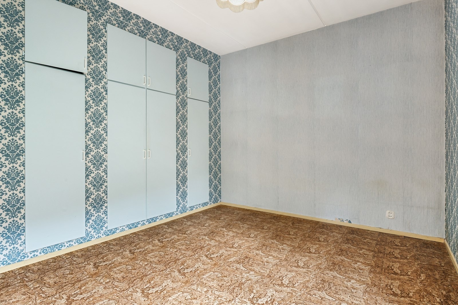 Soverommet har innebygd garderobeskap og god plass til både dobbeltseng og nattbord. Galleribilde