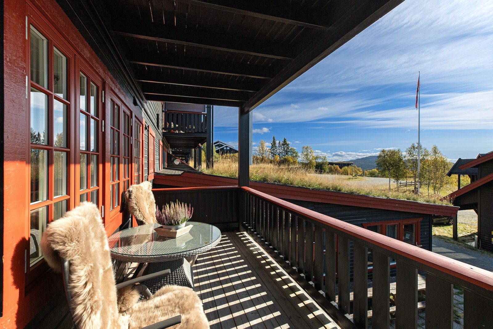 Her kan kaffekoppen og lunsjen på formiddagen nytes Galleribilde