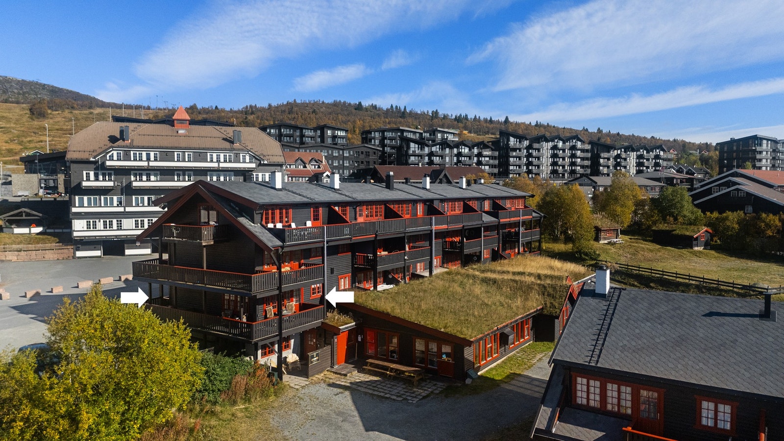 Sentrumsnær og tilgang på
alt av fasiliteter i umiddelbar nærhet.
Kort vei til det populære Bergojordet hvor det på vinteren forvandles til et flott lekeområde Galleribilde