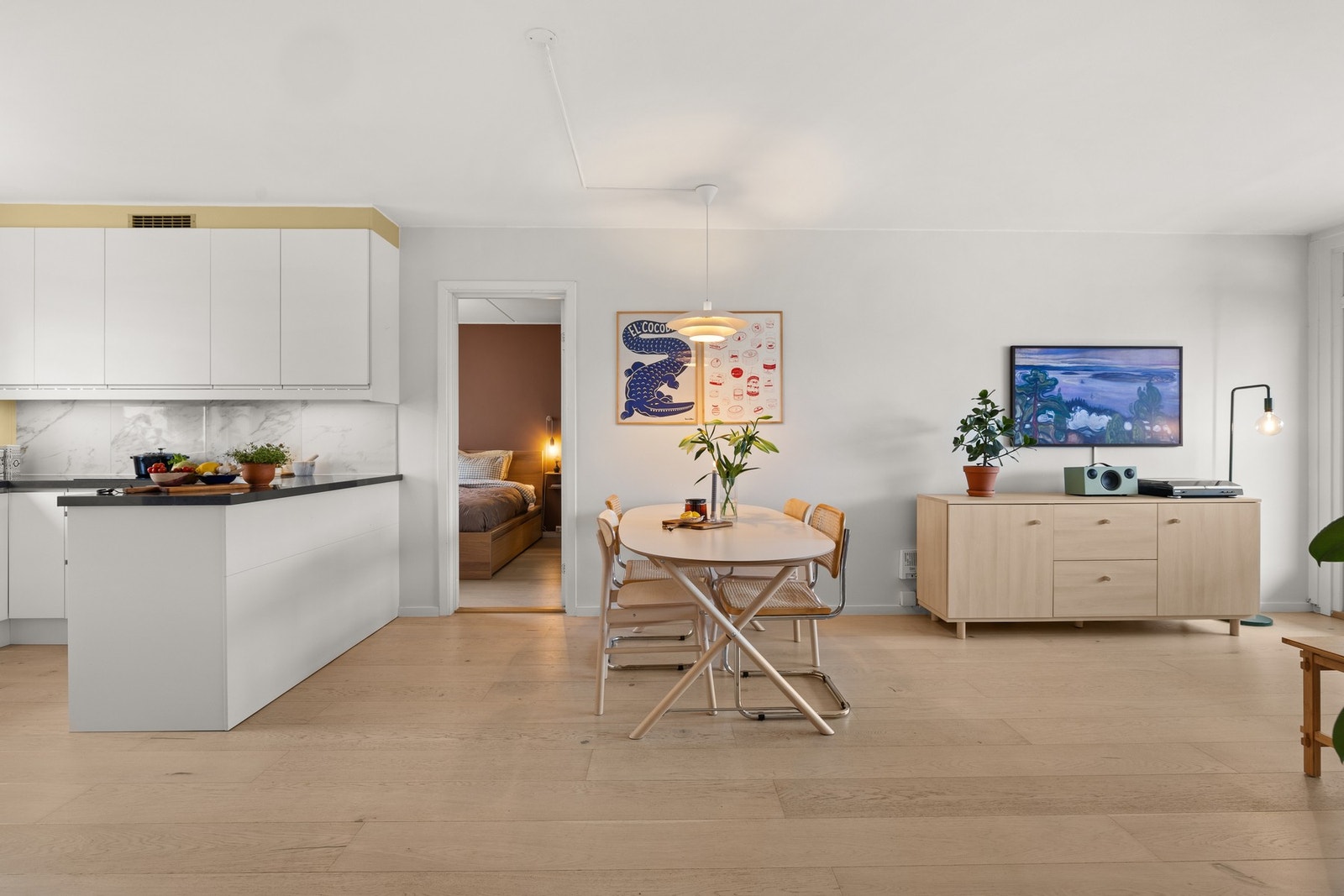 Pen og moderne 3-roms leilighet med attraktiv beliggenhet på Manglerud/Høyenhall. Galleribilde