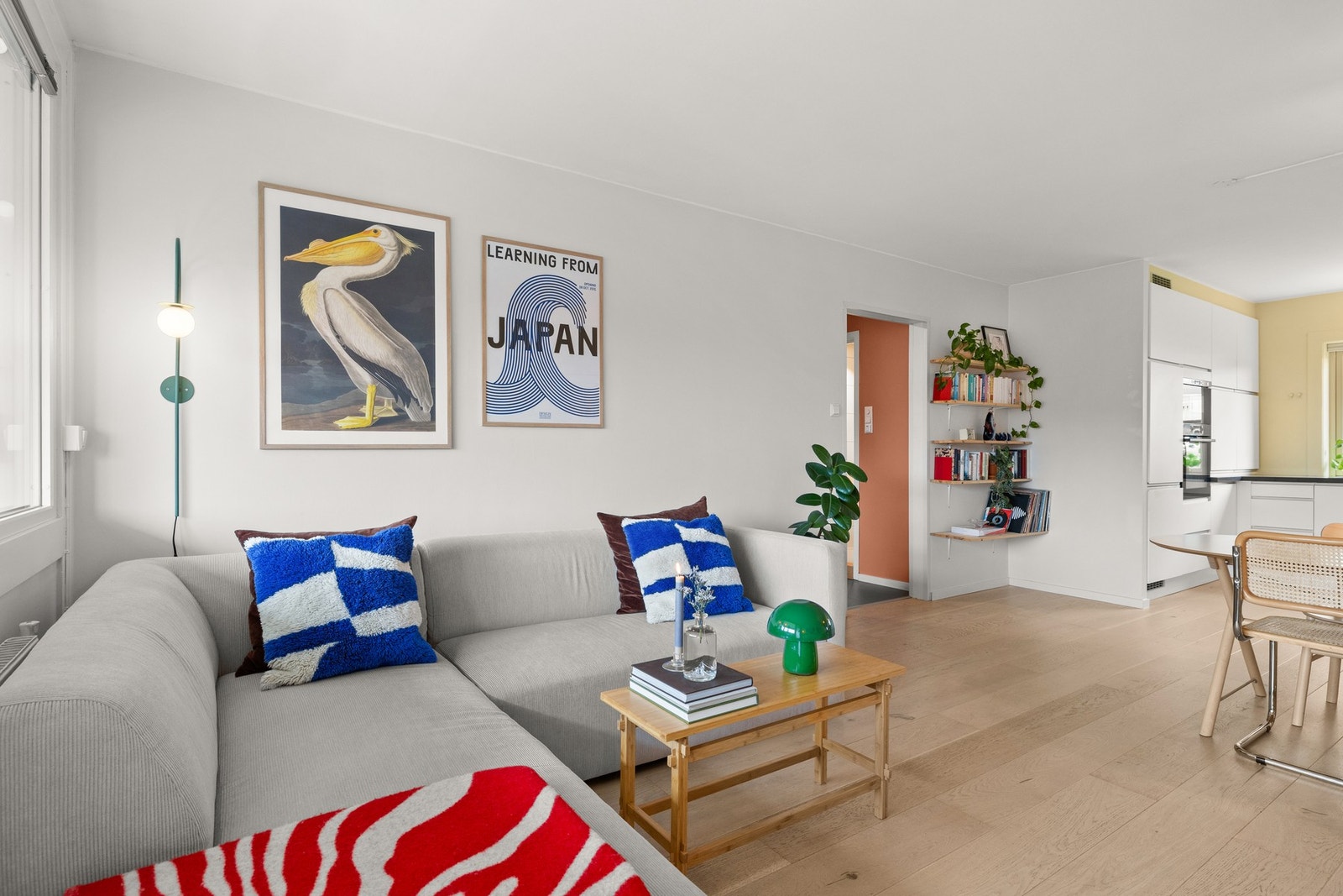 Fin enstavs hvitpigmentert eikeparkett fra 2019. Galleribilde