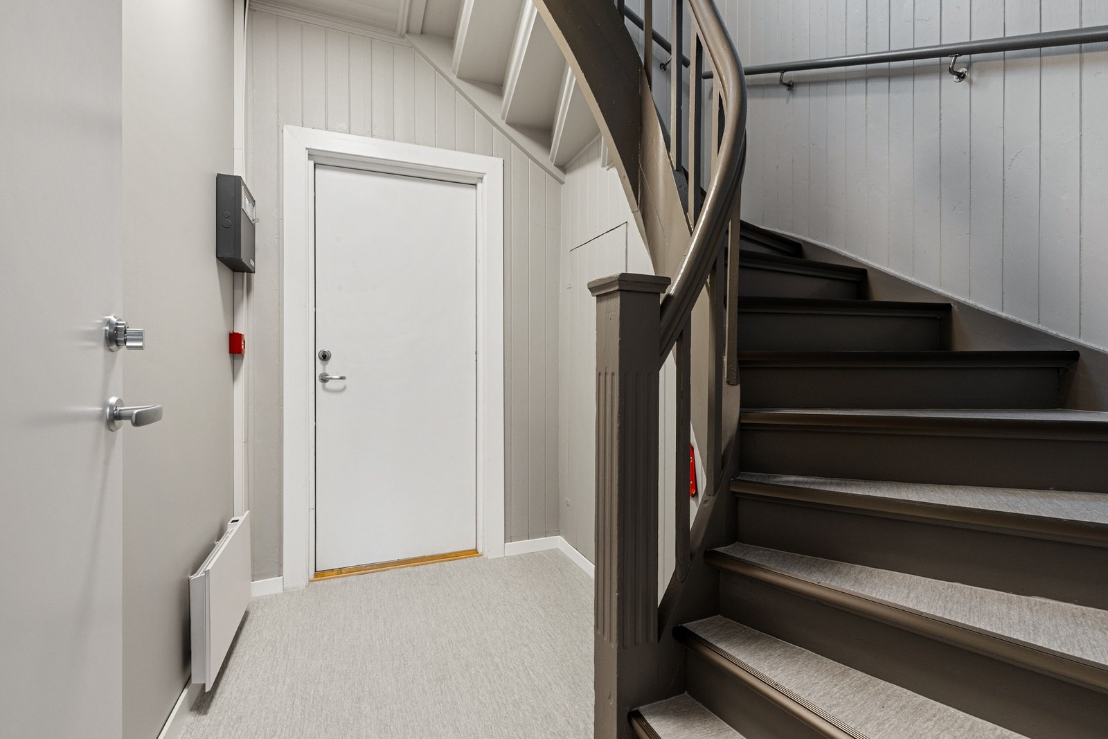 Felles gangareal som deles av tre leiligheter Galleribilde