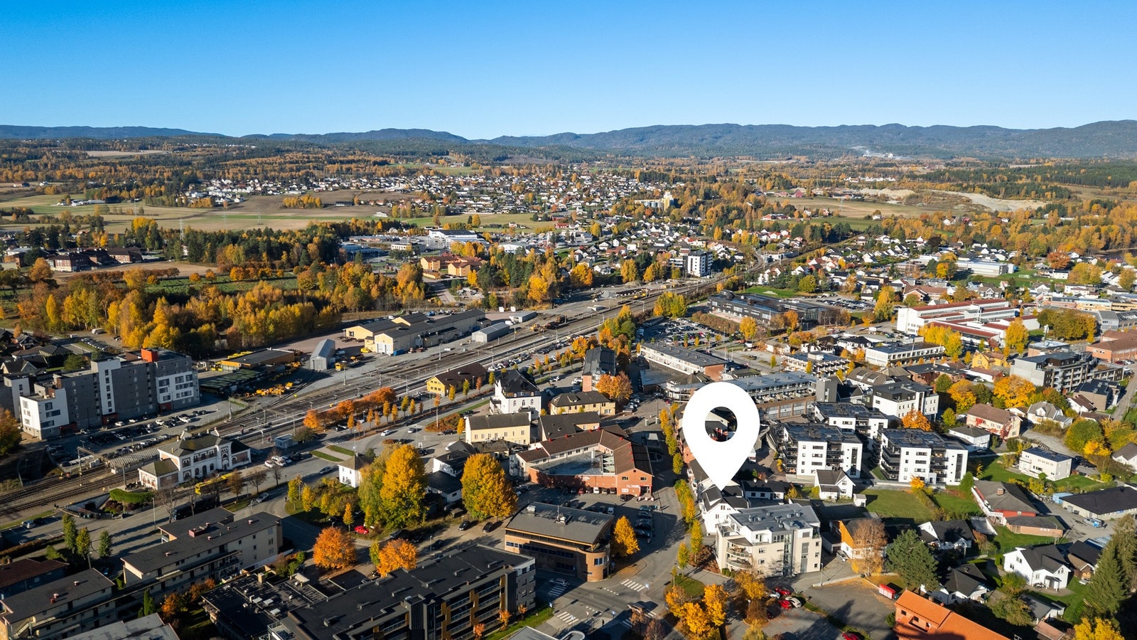 Transportmulighetene er svært gode, med kun 3 minutters gangavstand til Hokksund stasjon Galleribilde