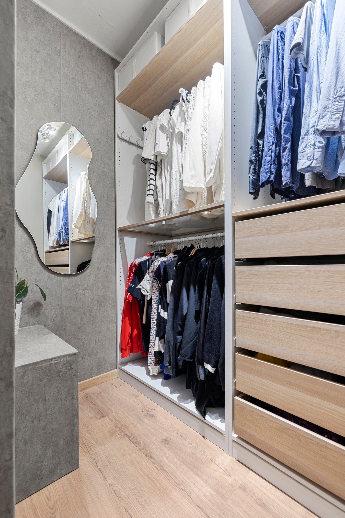 Boden blir i dag brukt som walk-in closet. Luksus i hverdagen. Galleribilde