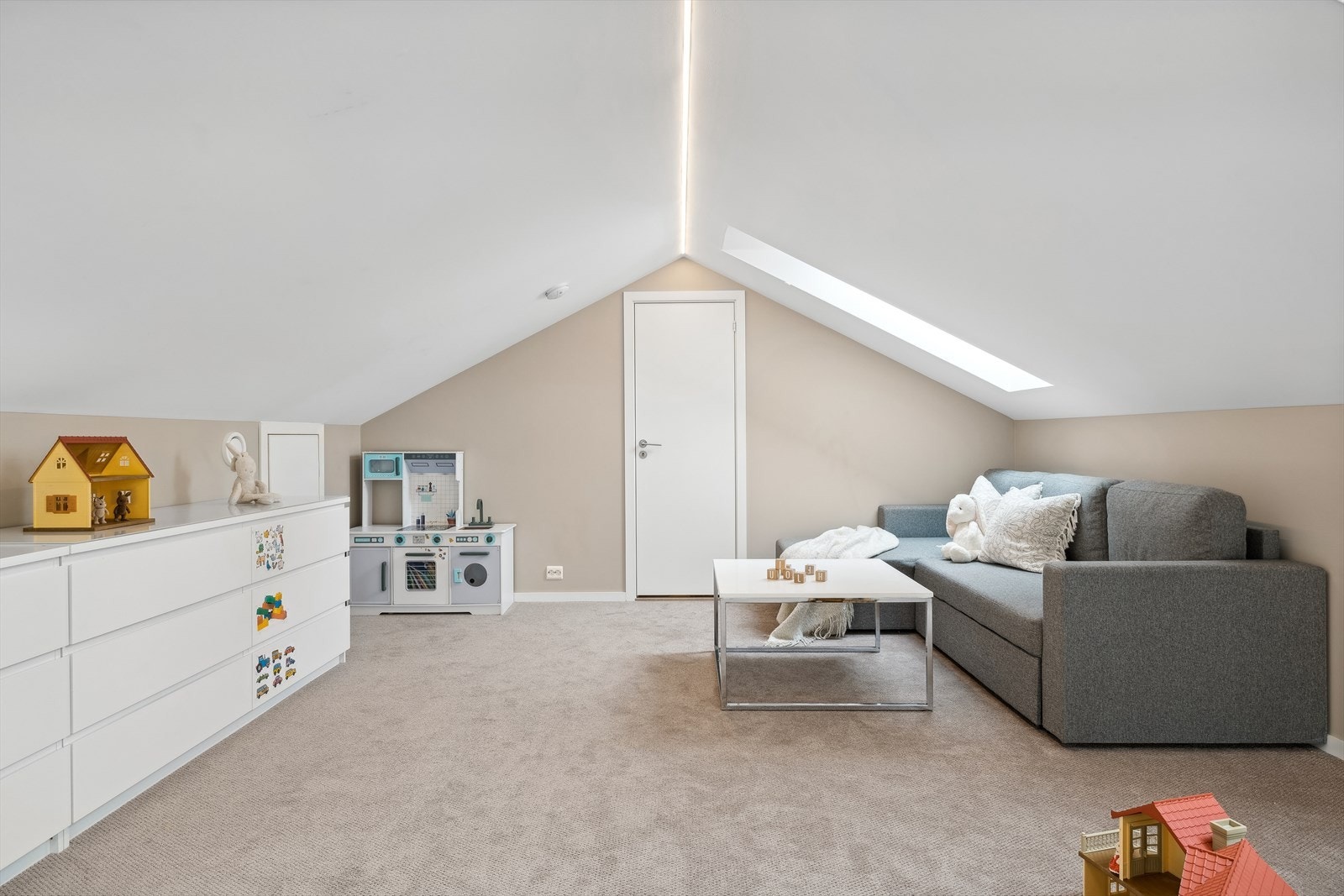 I knevegger og bakkant er det rikelig med oppbevaringsmuligheter! Galleribilde