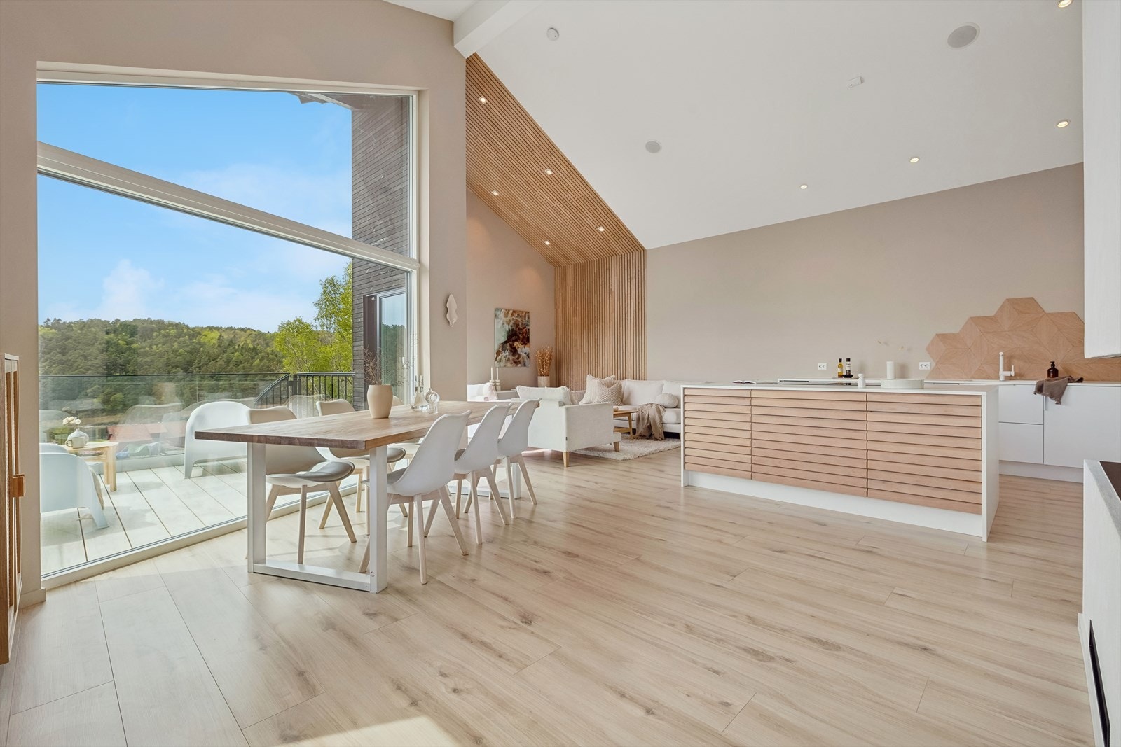 Unike særpreg og imponerende takhøyde. Galleribilde