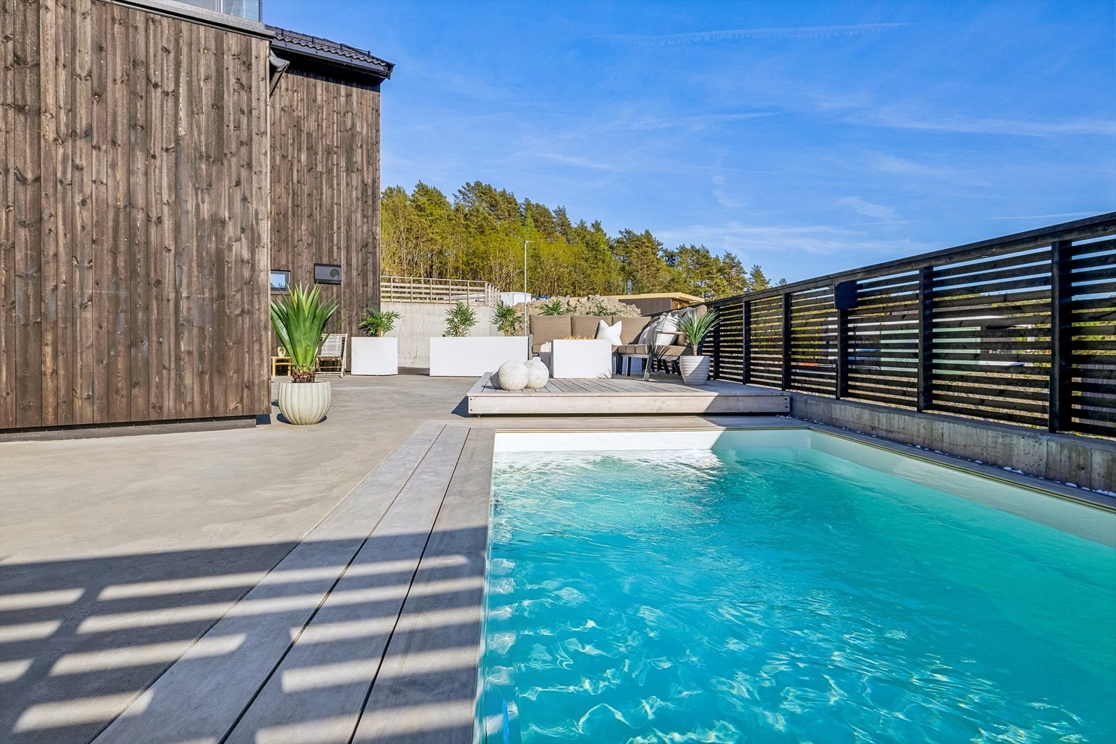 Herlig basseng til sommerdagene. Galleribilde