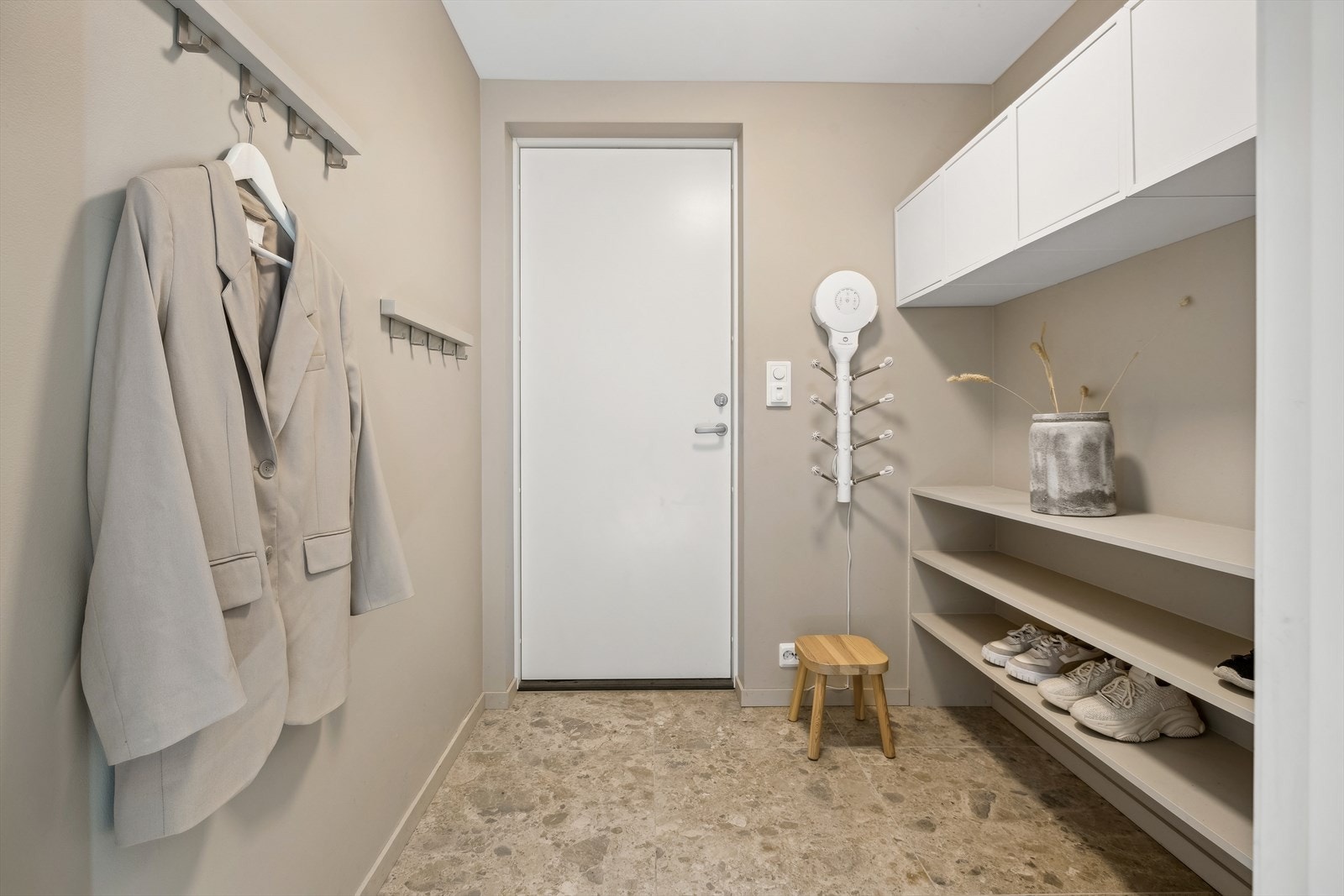 Gang fra garasje, her går du tørrskodd fra bilen! Galleribilde