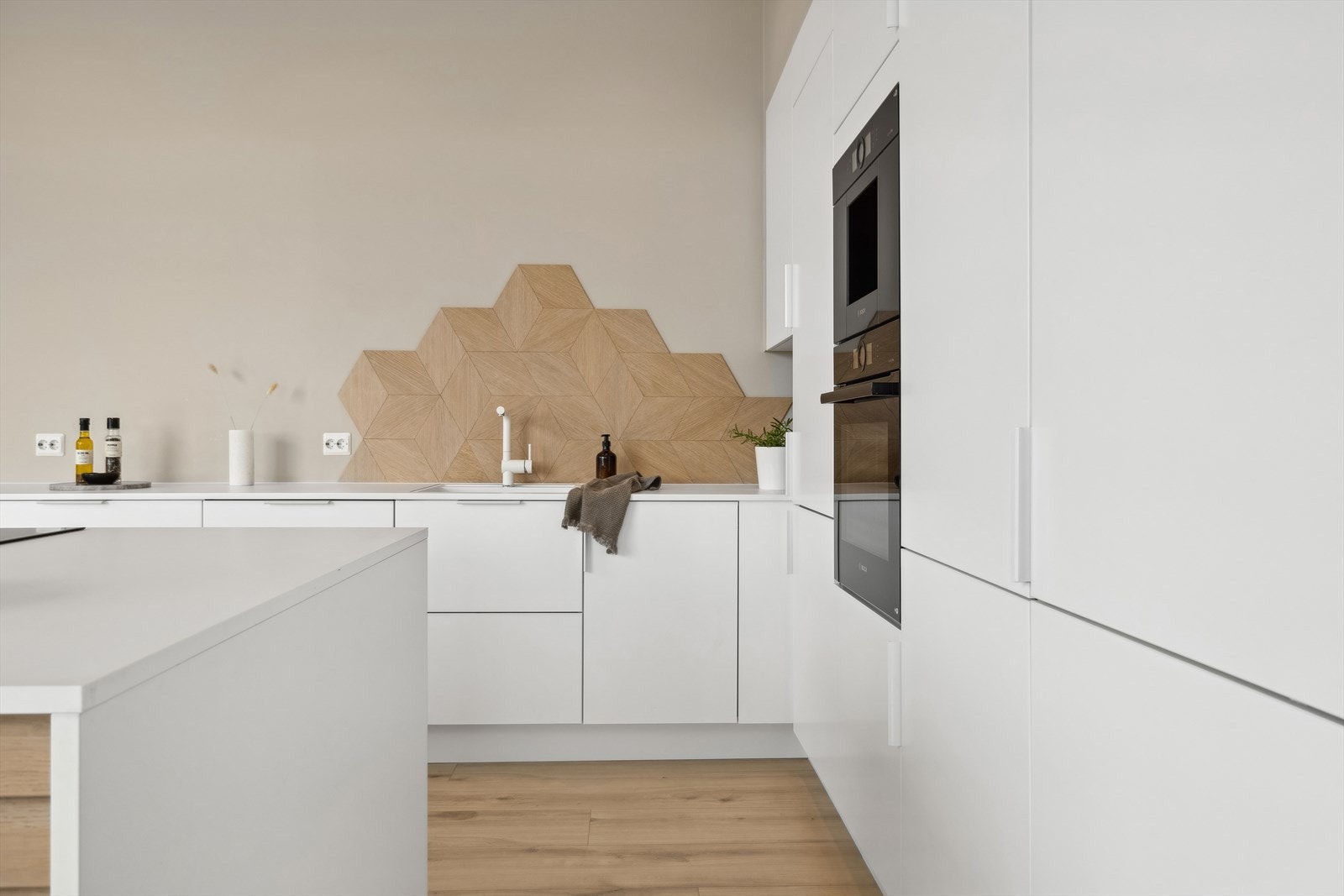 Moderne og tidløst kjøkken fra Strai. Galleribilde