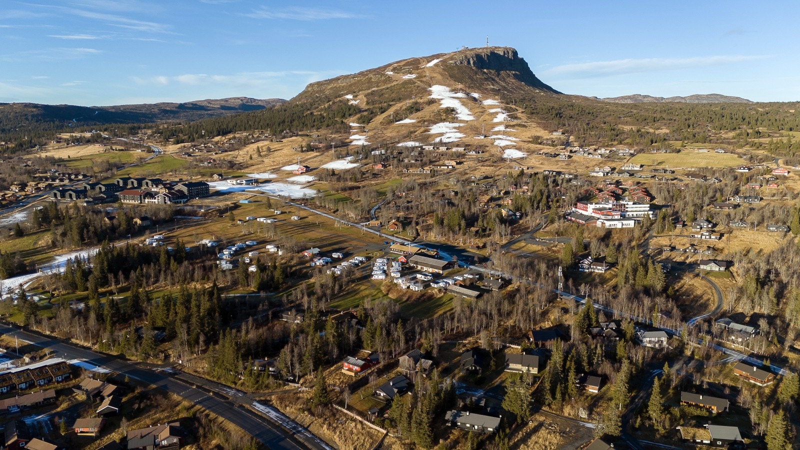 Vinterstid kan du legge ut på langtur i nypreparerte langrennsløyper eller ta en dag i bakken på Skeikampen Alpinsenter. Galleribilde