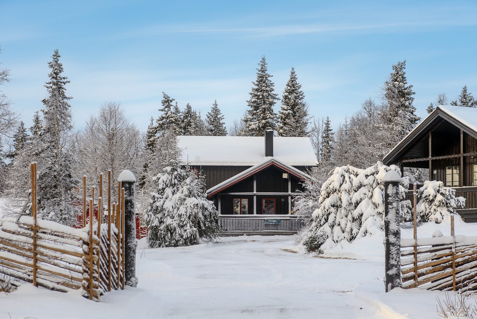 Hytta har sentral og skjermet beliggenhet. Galleribilde