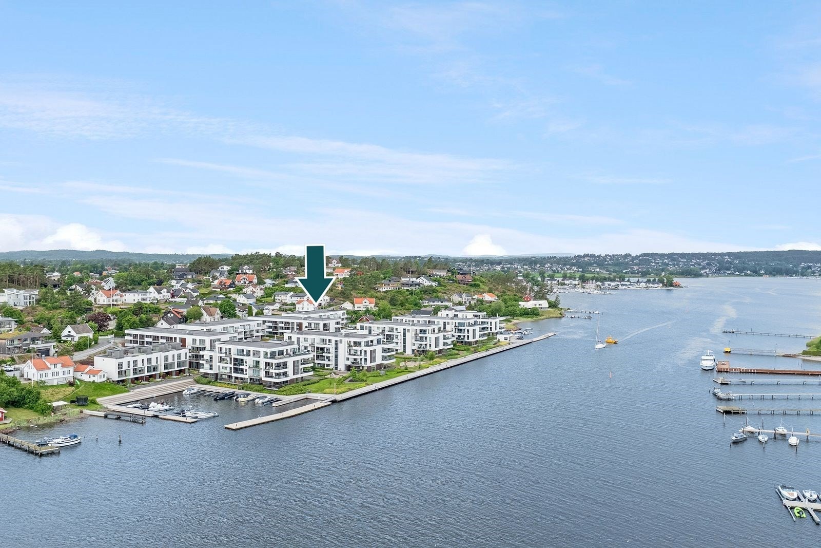 På Husøy Havn bor du sjønært til i nydelige omgivelser. Galleribilde