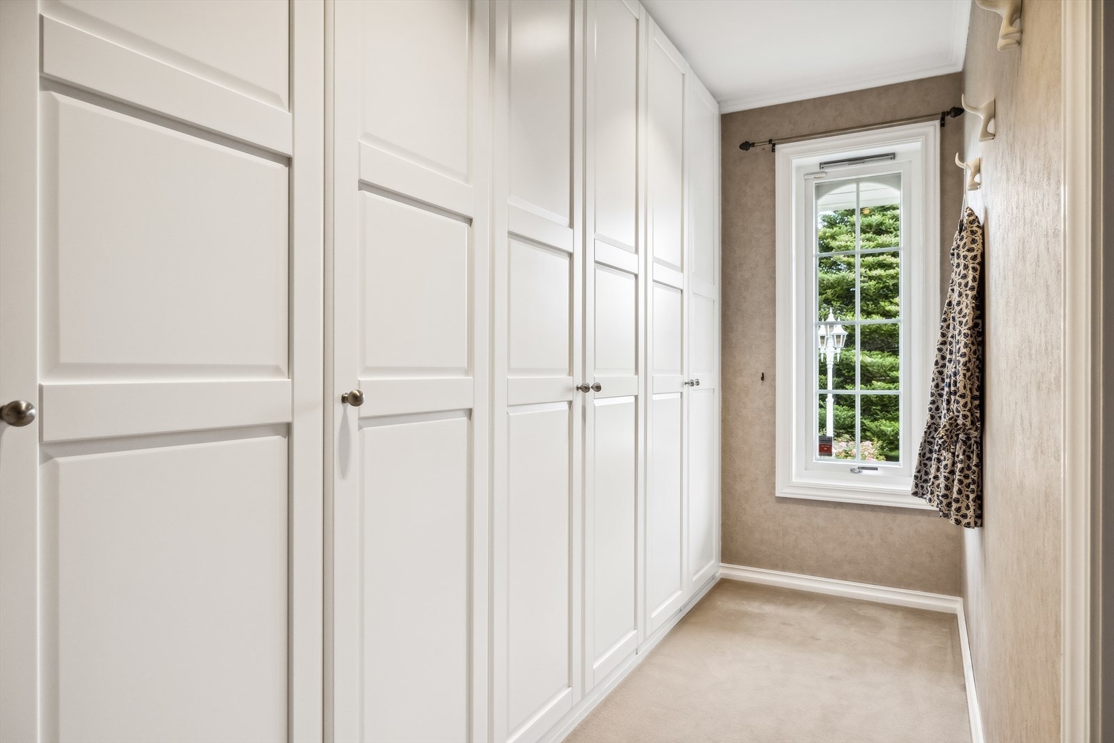 Praktisk og godt garderoberom Galleribilde