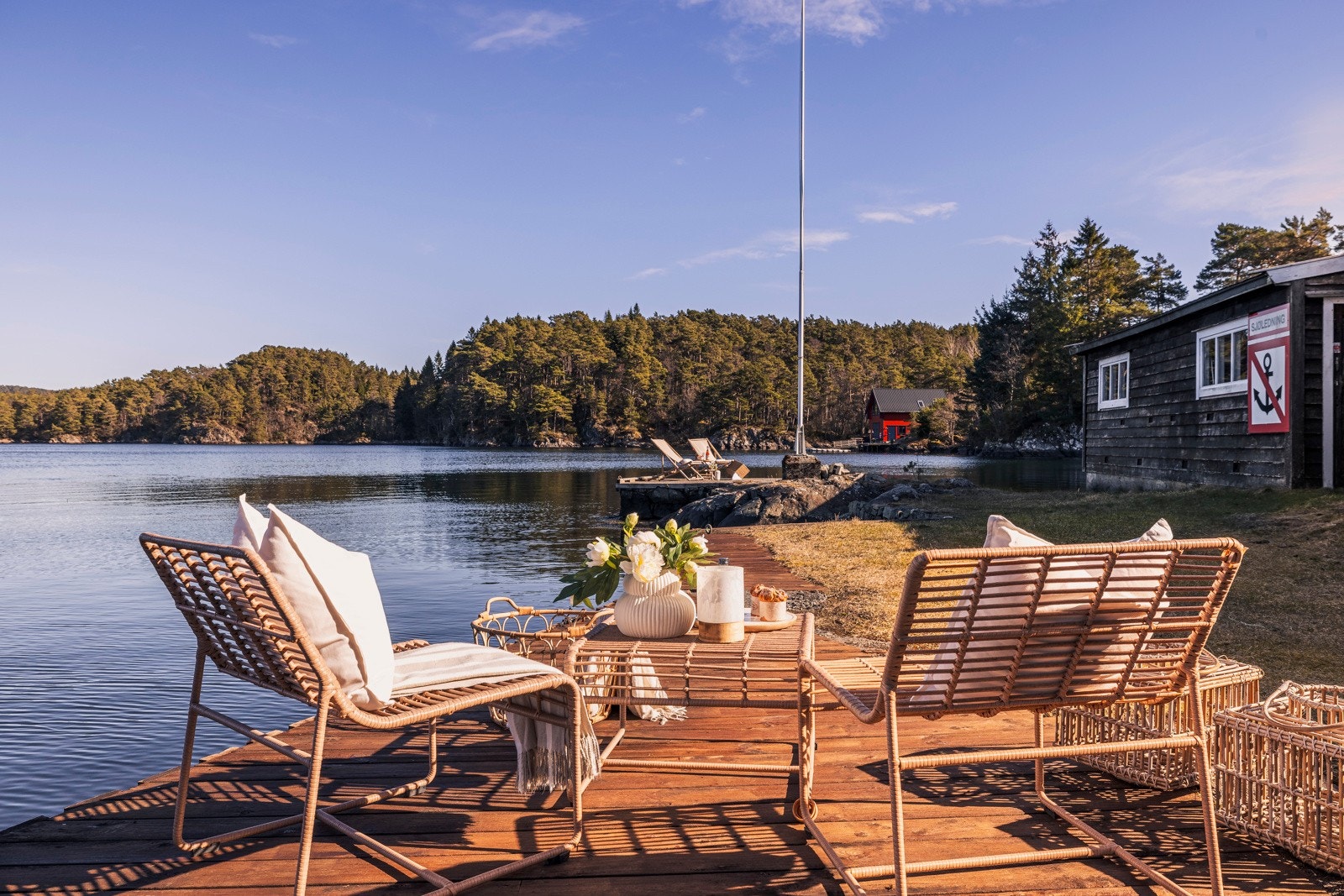 - Velkommen til Mildevegen 68! En sjelden mulighet for å sikre seg denne flotte sjøeiendom med naust på Hjellestad/Milde - Galleribilde