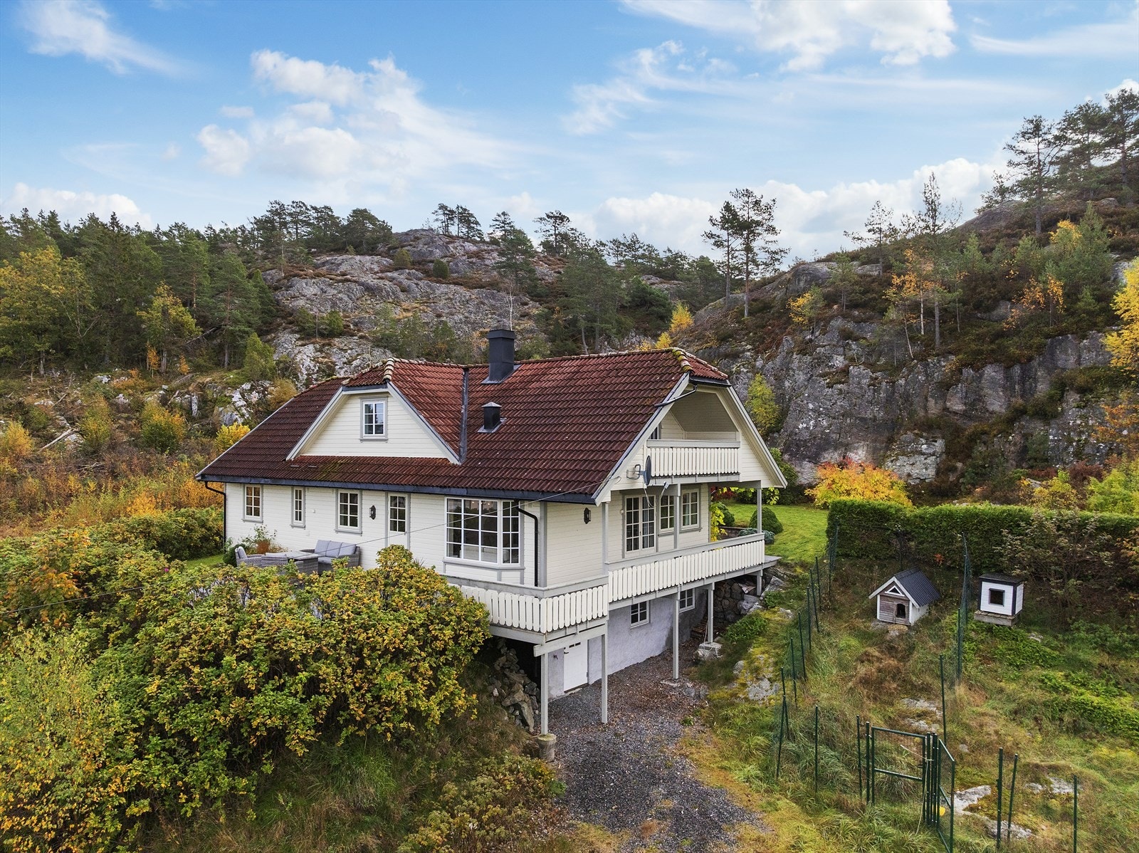 Romslig familiebolig over 3 plan Galleribilde