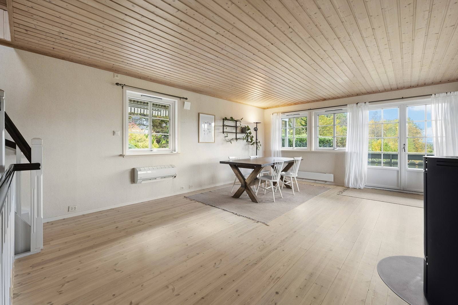 Pent nyslipt parkettgulv - varmepumpe Galleribilde