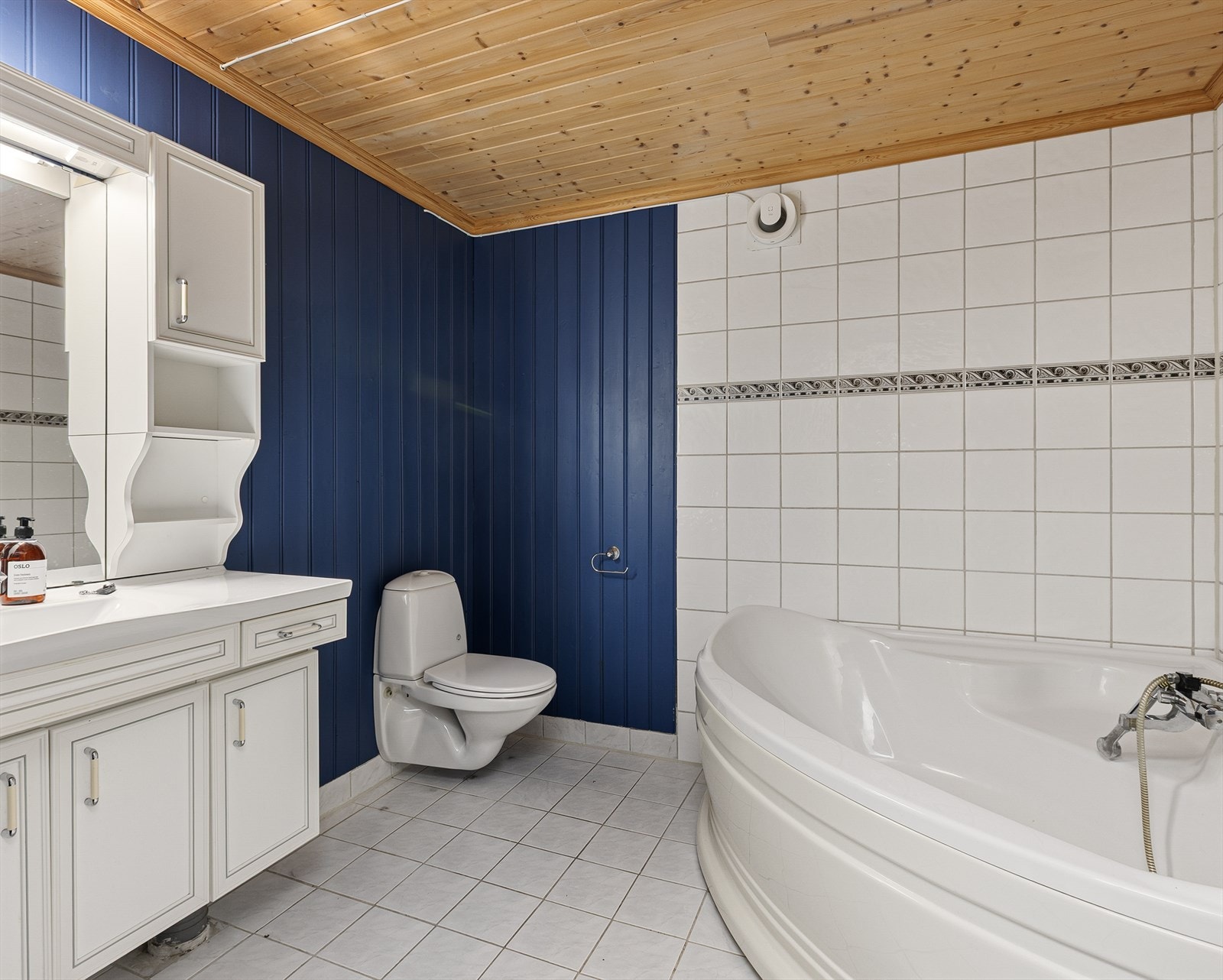 Bad i underetasjen (oppført som bod i byggetegninger - ikke søkt bruksendring) Galleribilde