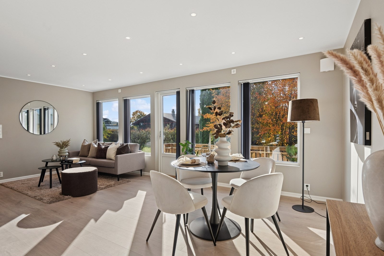 Bausbakkvegen 60 presenteres av DNB Eiendom ved Helge Hågensen. Galleribilde