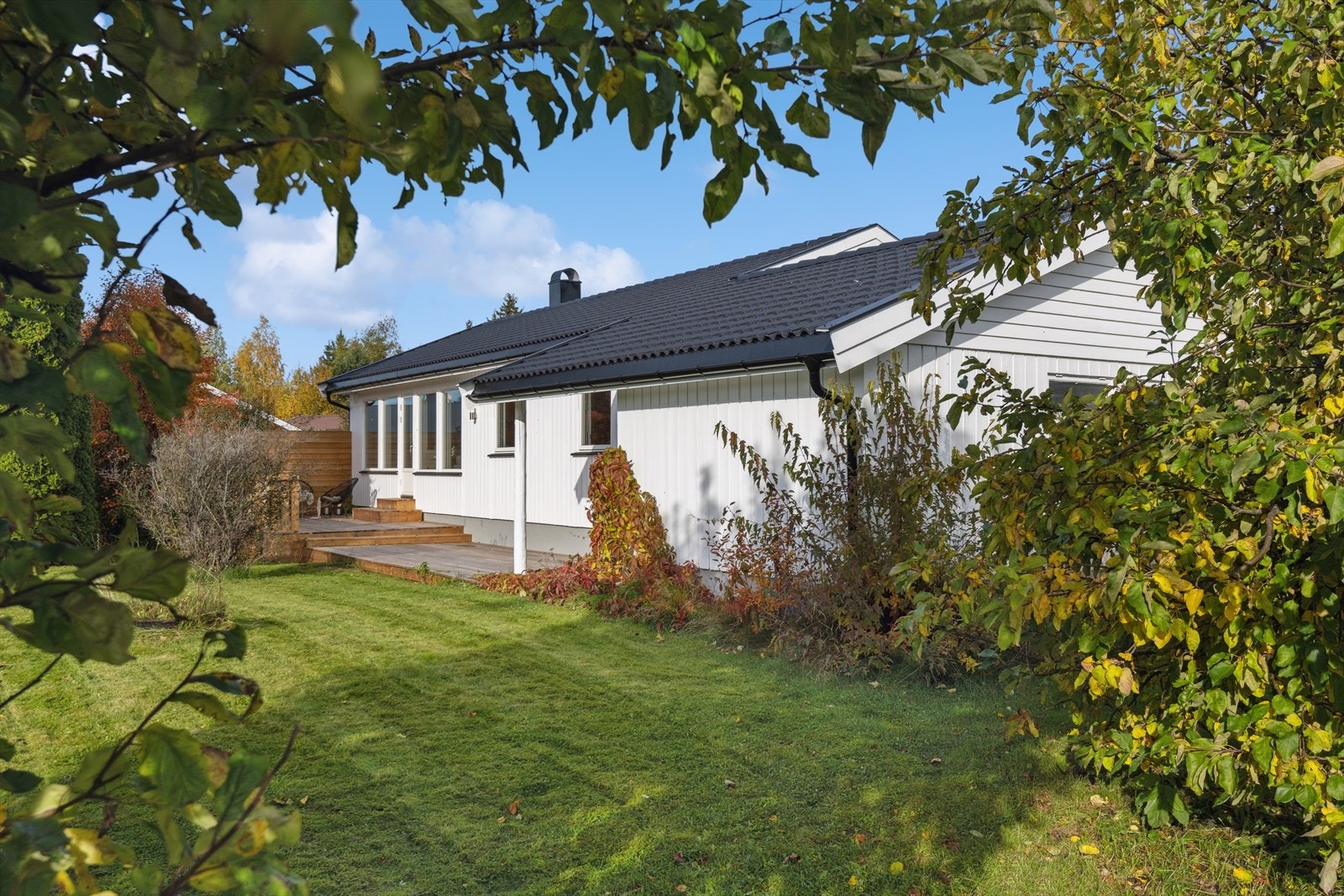 Direkte adkomst til den herlige hagen med rikelig av boltreplass for liten og stor. Galleribilde