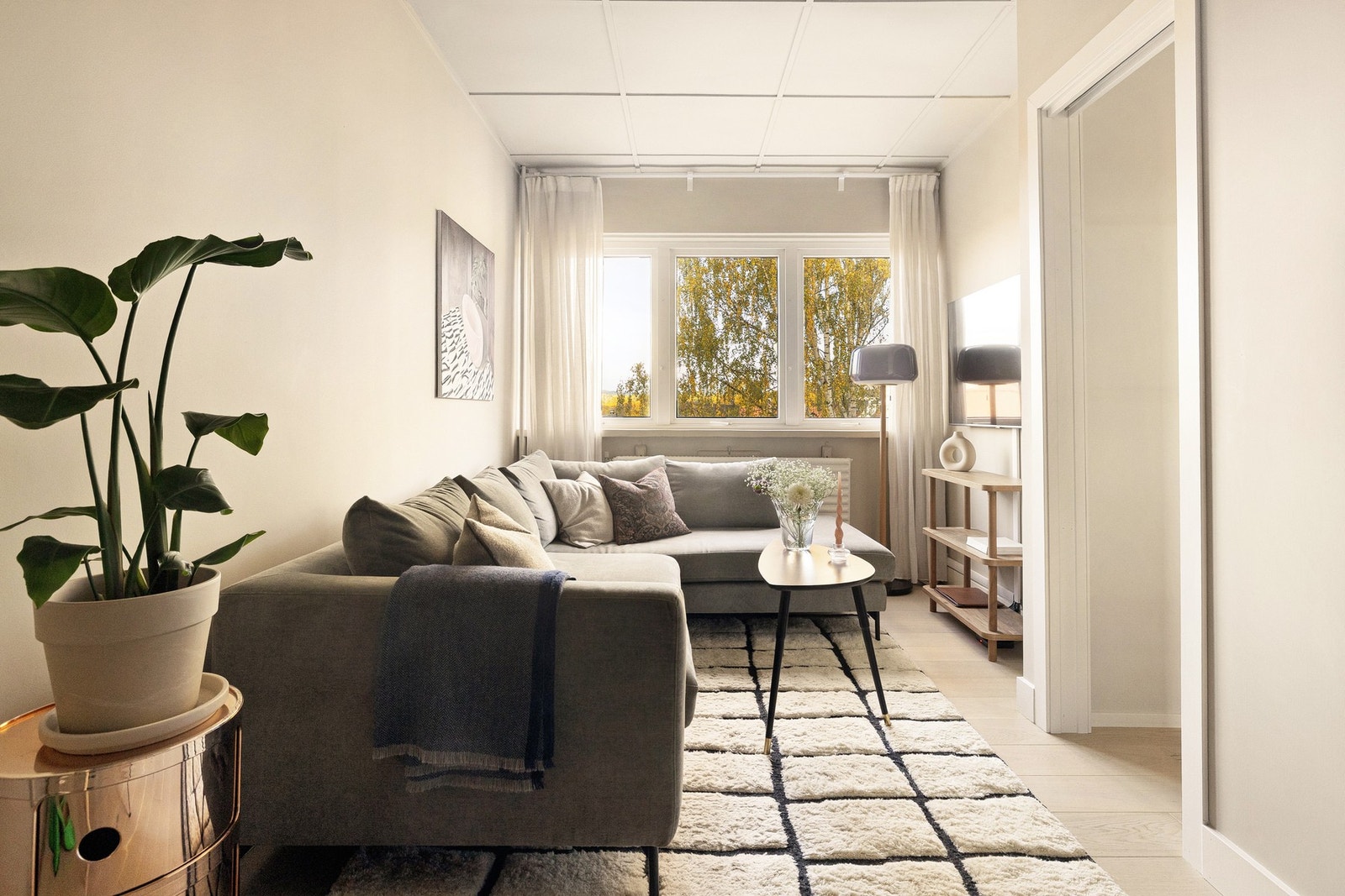 Leiligheten har en fin planløsning, som er enkel å innrede etter. Her kan du ha den hyggelige TV-kroken! Galleribilde