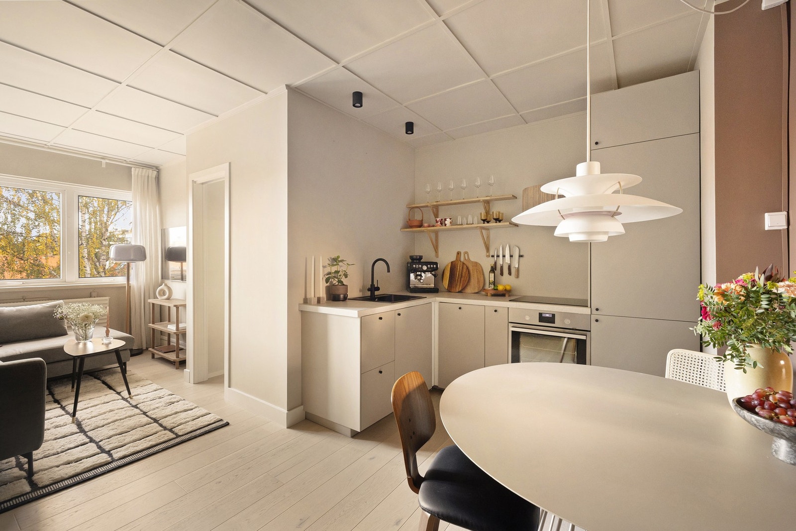 Veggflater er malt i en tidløs og fin fargepalett, som er svært enkel å innrede etter. Galleribilde