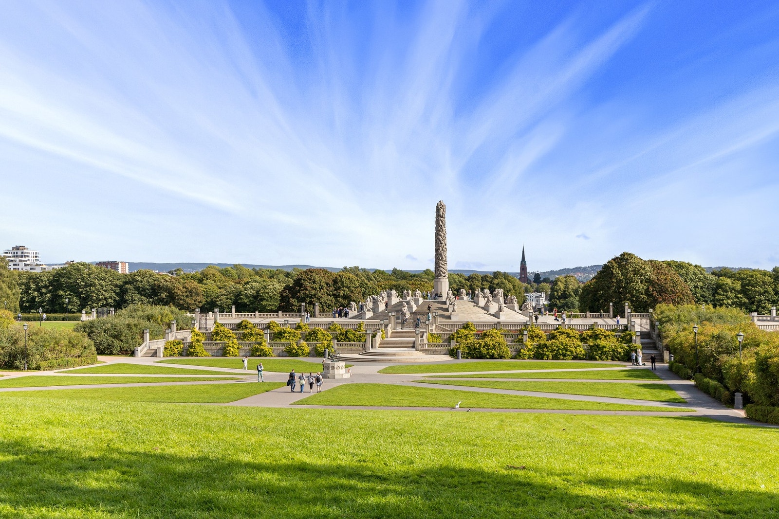 Herfra Vigelandsparken, med kjente skulpturer som Sinnataggen. Galleribilde