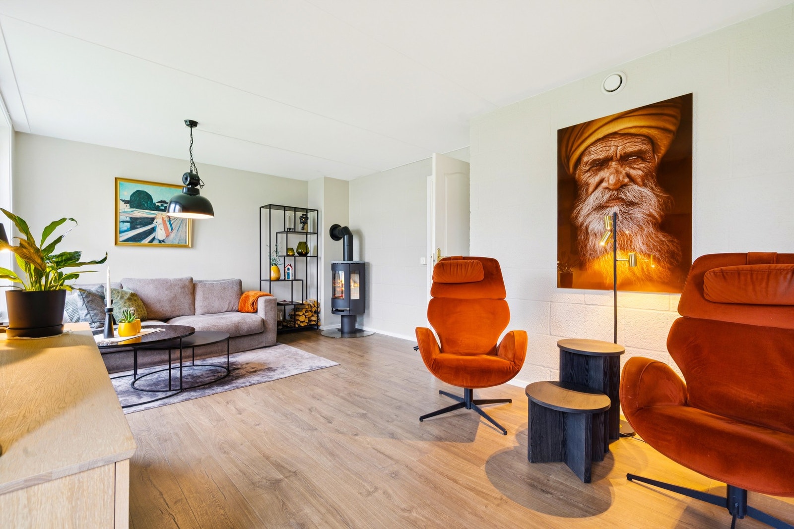 Her får du en romslig og funksjonell leilighet fordelt over to etasjer Galleribilde