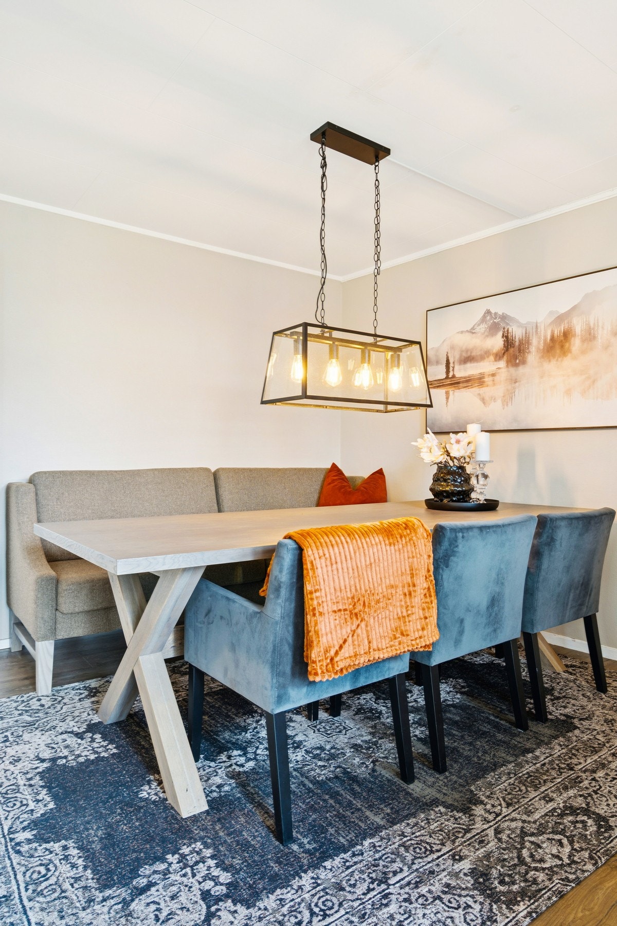 Egen separat spisestue med tilknytning til både stue og kjøkken Galleribilde