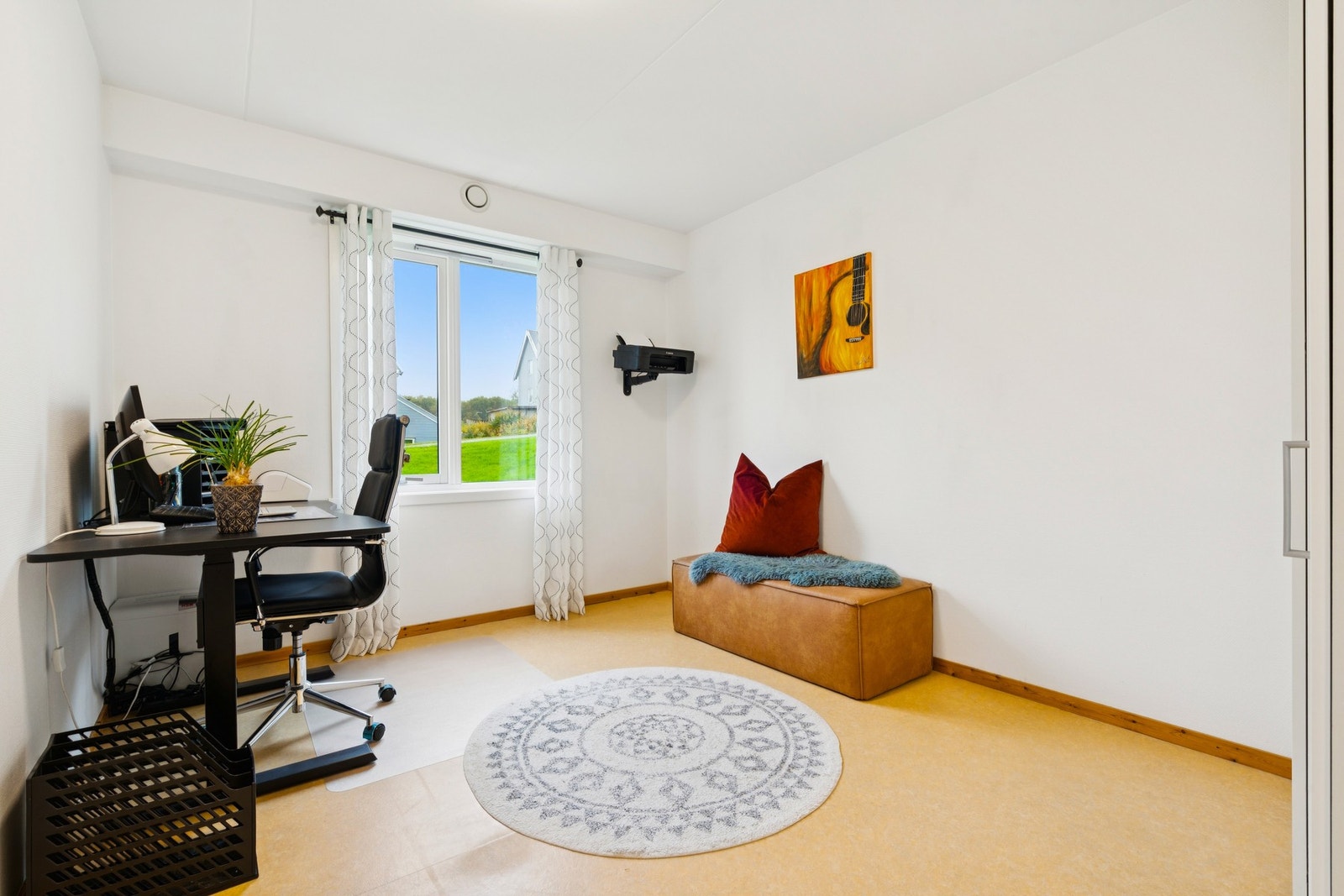 Rommet brukes i dag som kontor, men kan også fungere som soverom, walk-in-closet eller annet etter behov Galleribilde