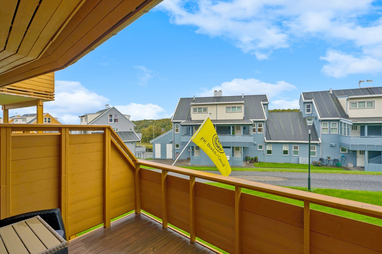 Balkongen er overbygd som gir en lun og skjermet uteplass du kan nyte året rundt (Heia GLIMT!) Galleribilde