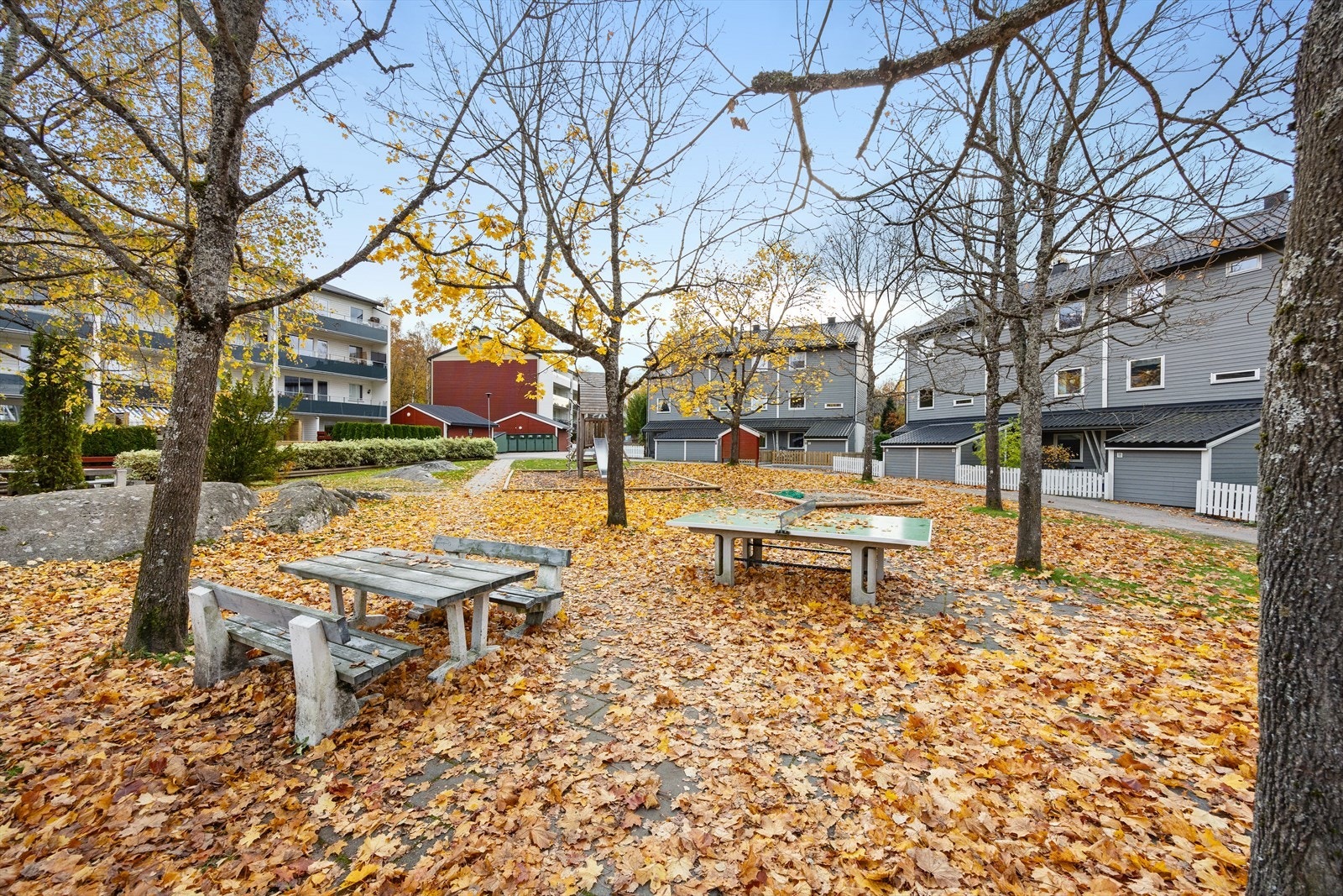 Området har umiddelbar nærhet til skog og mark med gode turmuligheter. Galleribilde