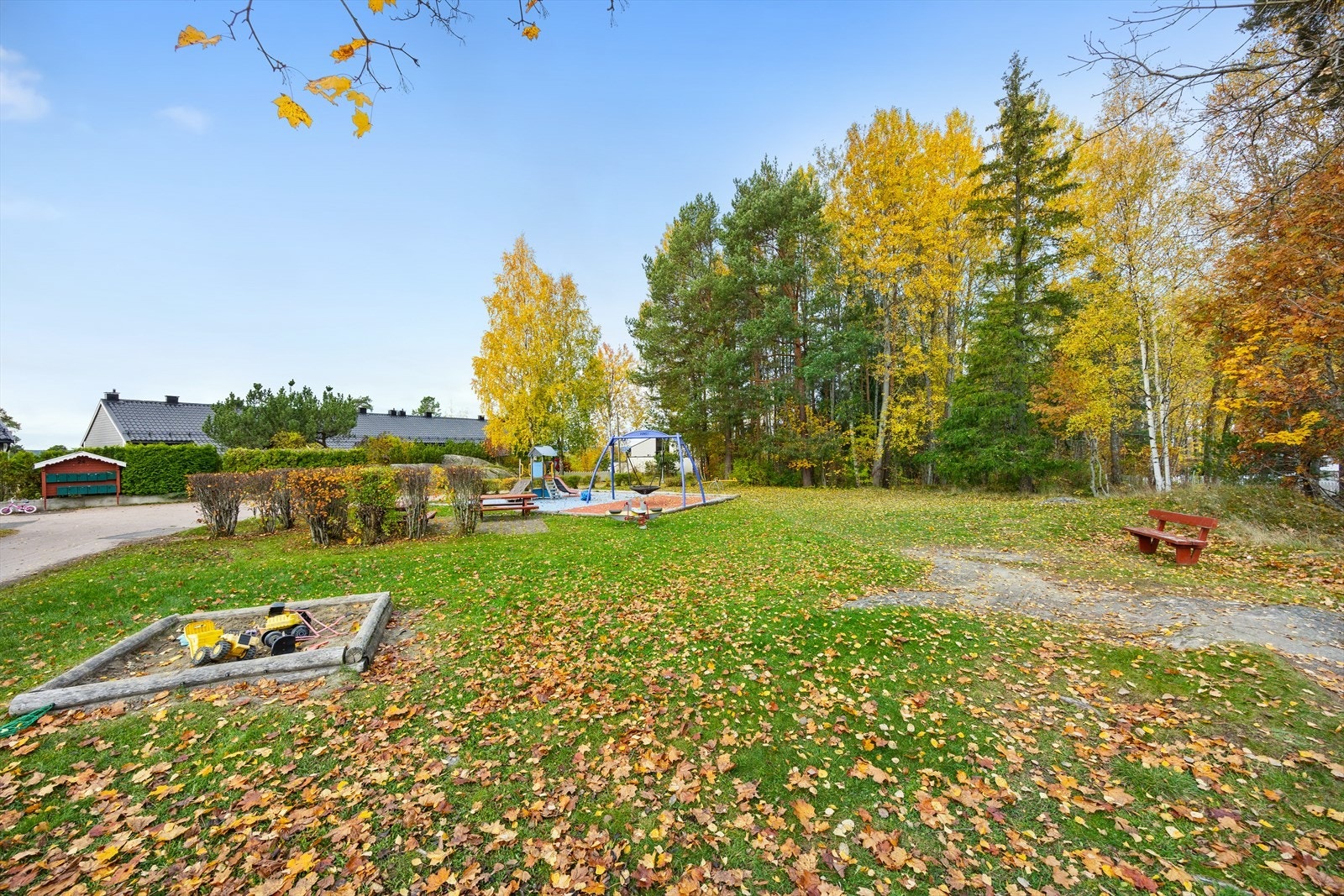 Like i nærheten finnes lekeplasser, og Hauketo barnehage er kun 3 minutter unna. Området er meget barnevennlig. Galleribilde