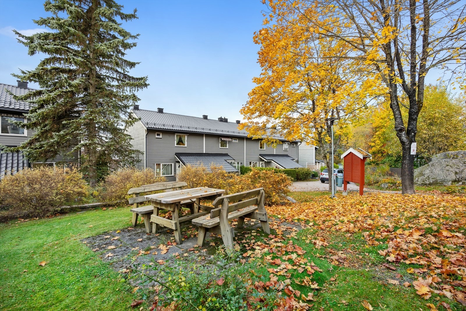 Nærområdet byr på hyggelige fellesarealer med sittegrupper. Galleribilde