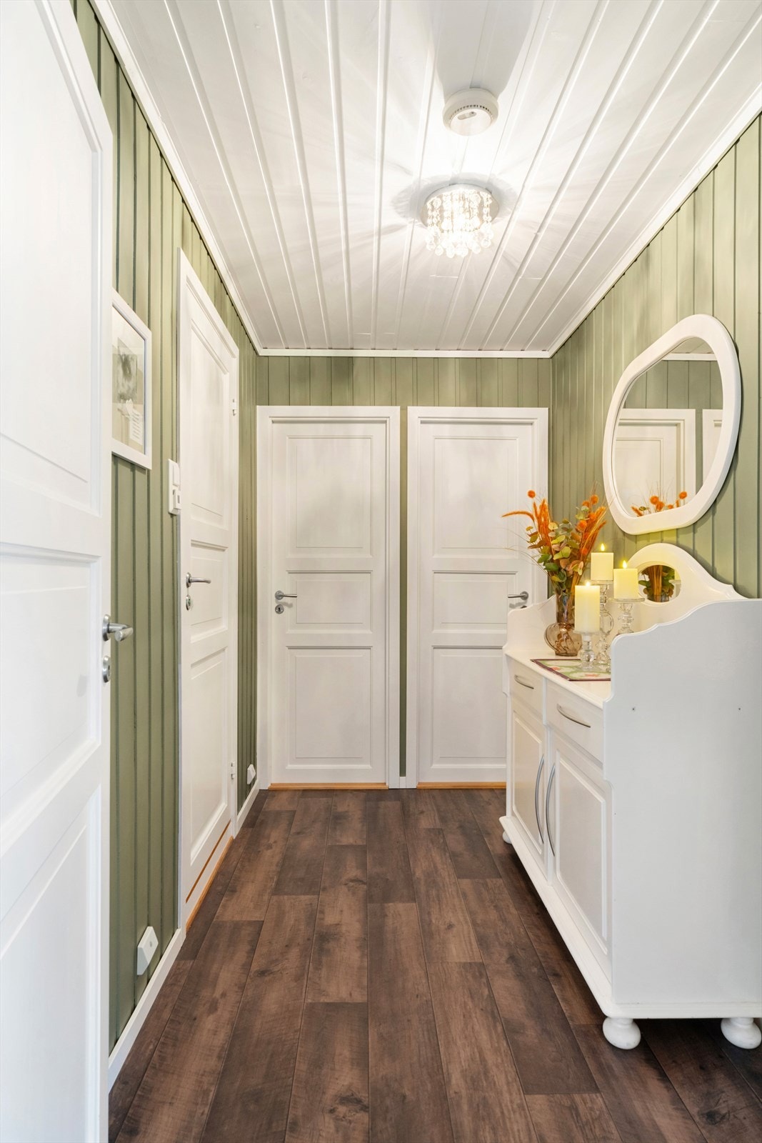 Gang med tilkomst til 3 soverom og bad Galleribilde