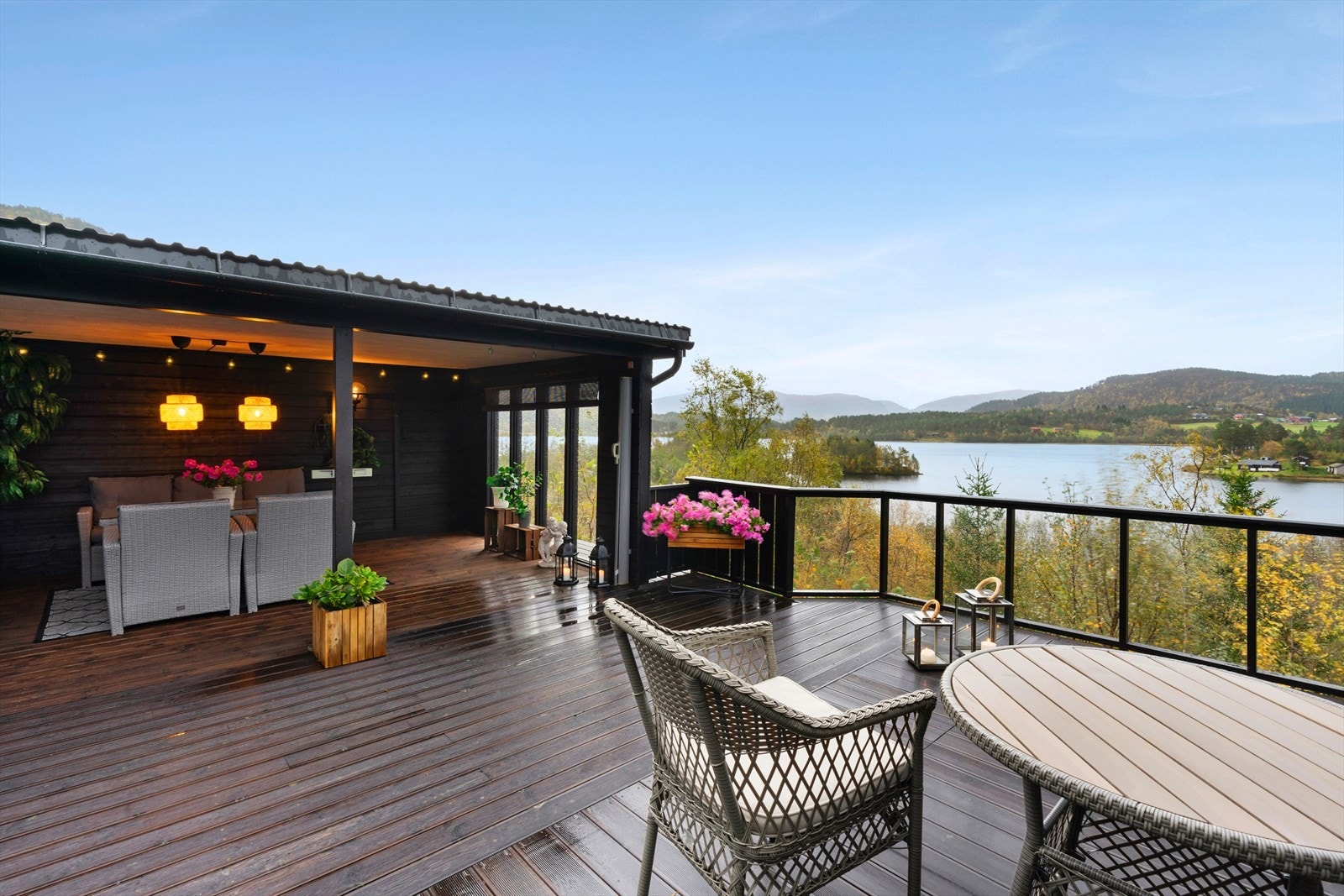 Et uteområde som er ideelt for å nyte lange dager og kvelder med hytteliv. Galleribilde