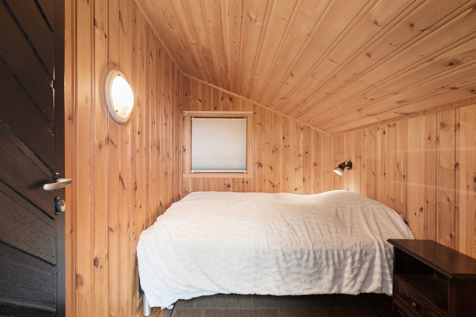 Bod - rommet blir i dag brukt som soverom. I godkjente tegninger er dette rommet omtalt som bod. Galleribilde