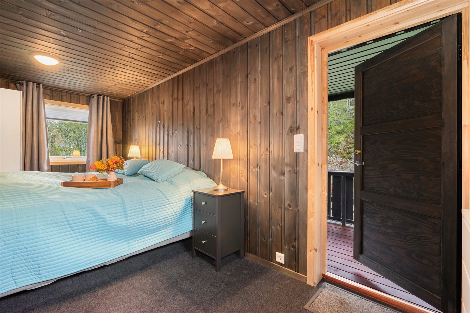 Egen utgang til takoverbygd veranda Galleribilde