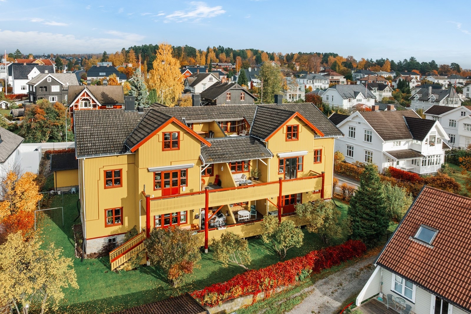 Leiligheten ligger i dette leilighetsbygget på Sagatun og er en del av et sameie med totalt 6 enheter. Galleribilde