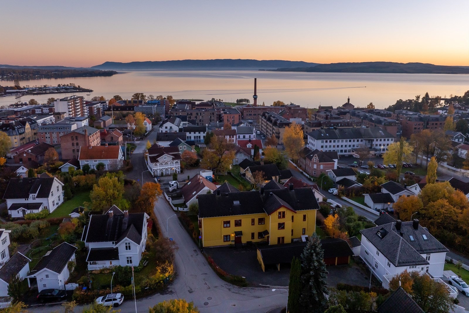 Rolig, men sentrumsnær beliggenhet i et flott og ærverdig område i Hamar. Galleribilde