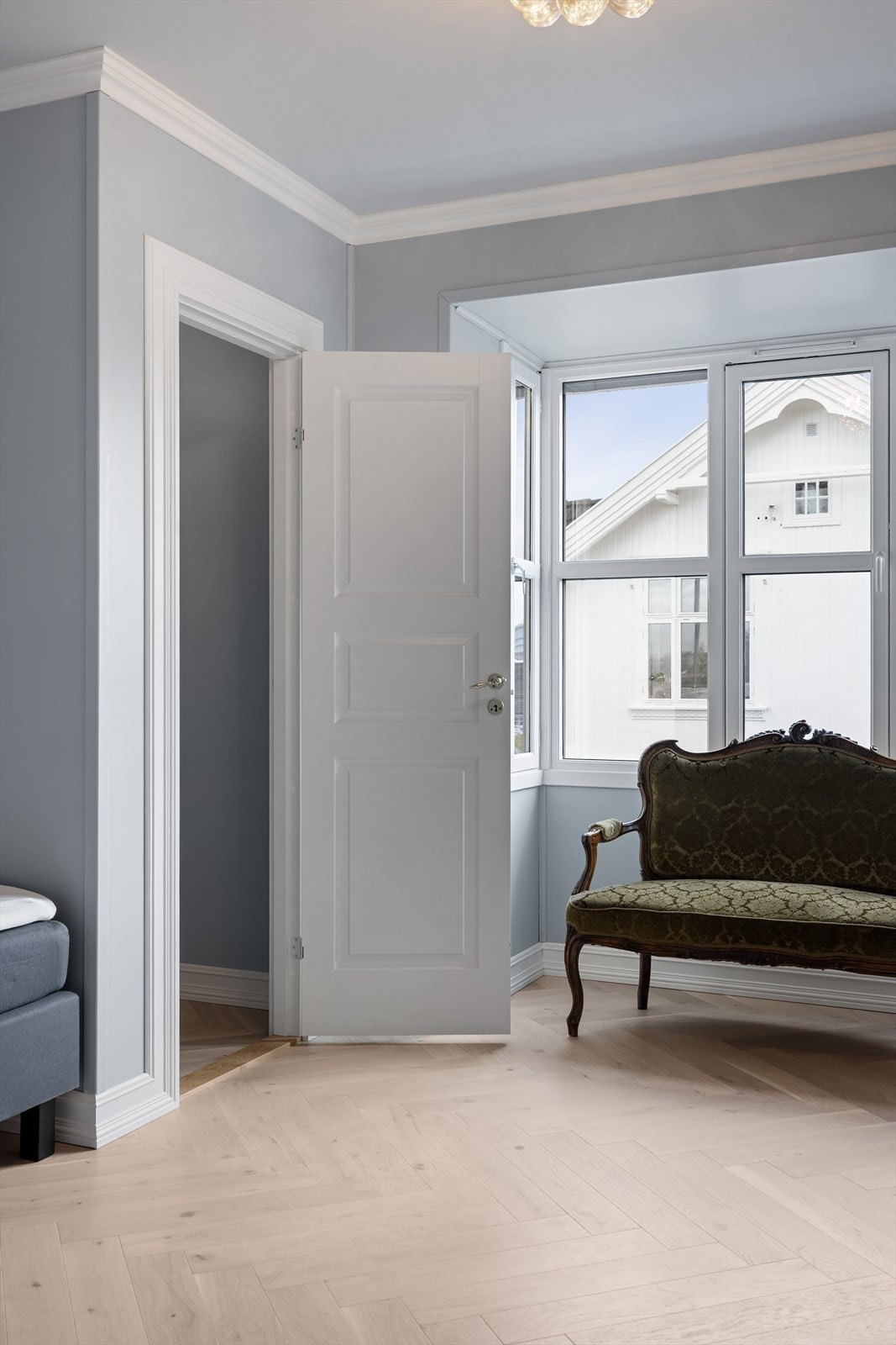 Bod på ca. 2 m² inne på soverommet kan passe fint som et praktisk garderoberom. Galleribilde